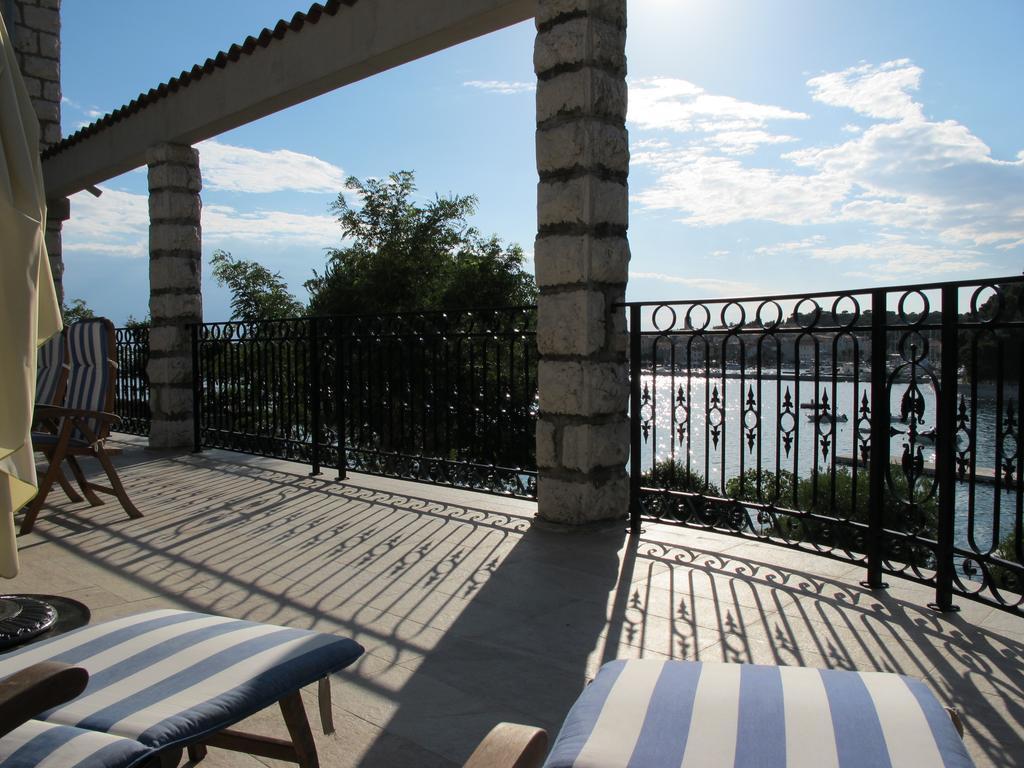 Villas Arbia - Margita Beach Hotel Banjol Exteriör bild