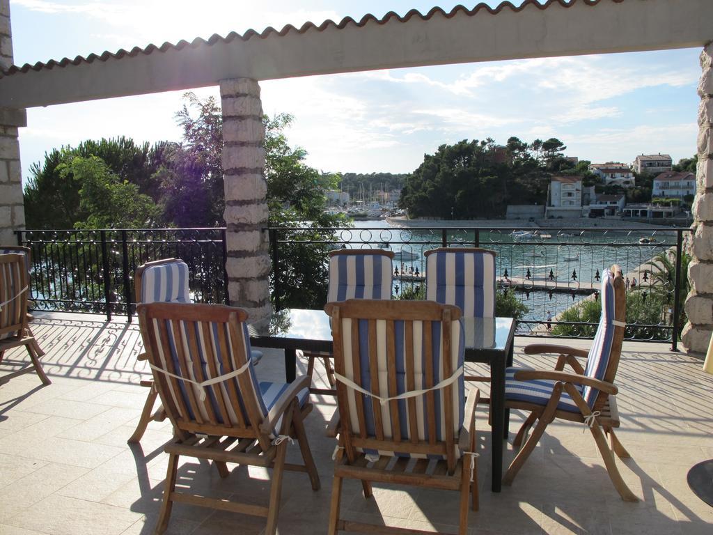 Villas Arbia - Margita Beach Hotel Banjol Exteriör bild