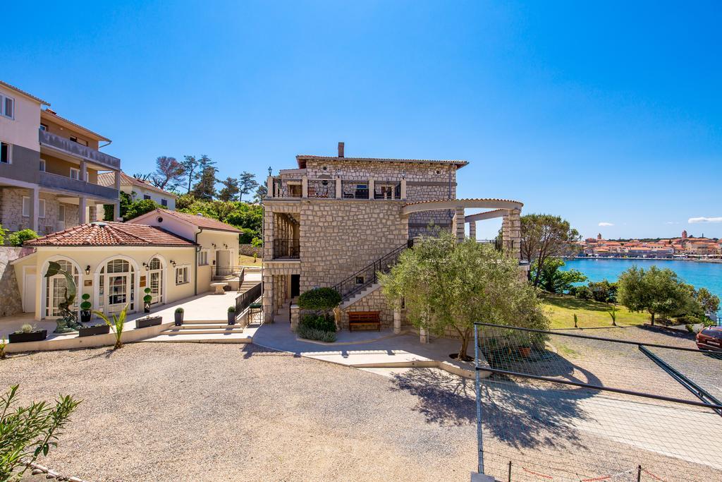 Villas Arbia - Margita Beach Hotel Banjol Exteriör bild