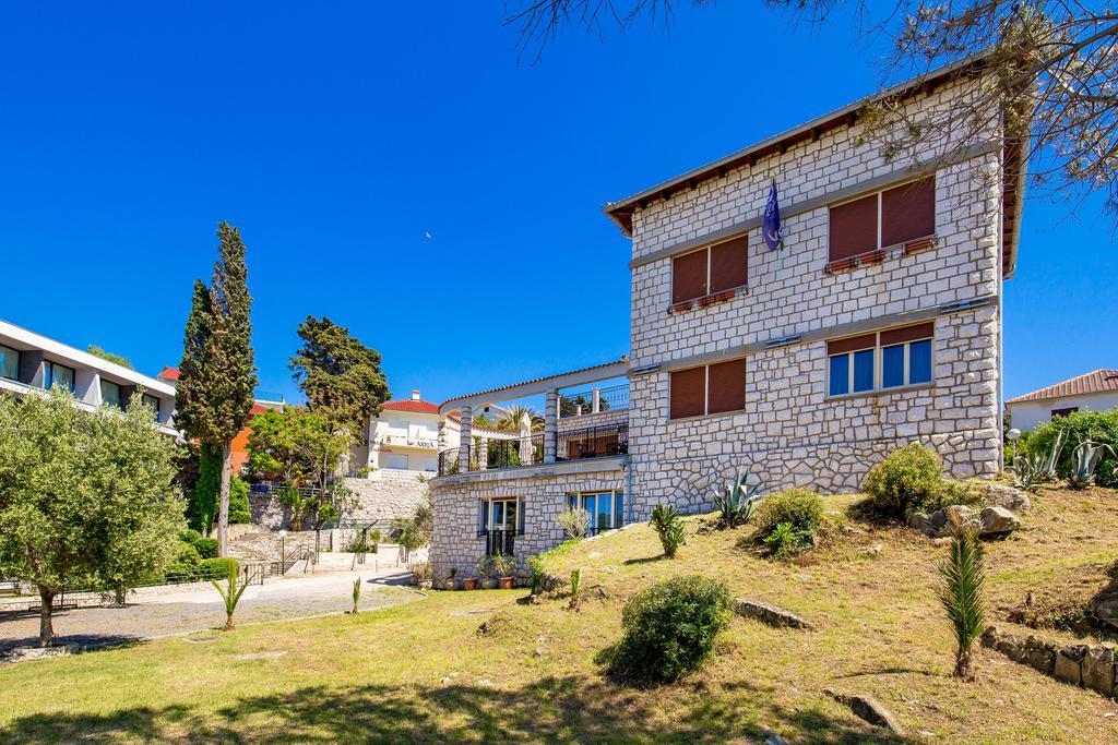 Villas Arbia - Margita Beach Hotel Banjol Exteriör bild